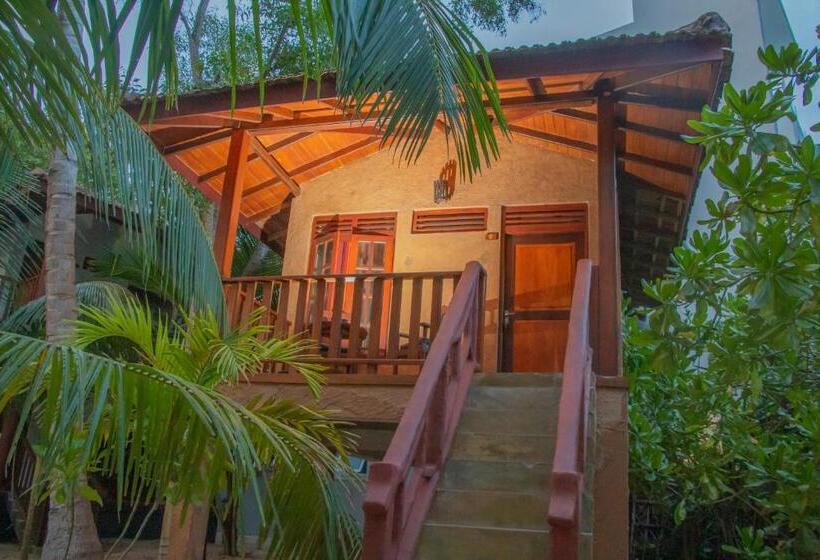 호텔 Ganesh Garden Beach Cabanas