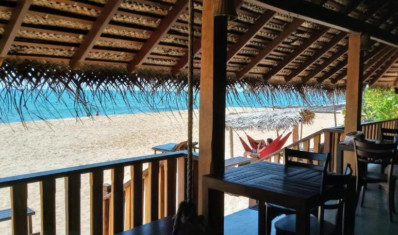 호텔 Ganesh Garden Beach Cabanas