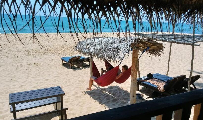 호텔 Ganesh Garden Beach Cabanas