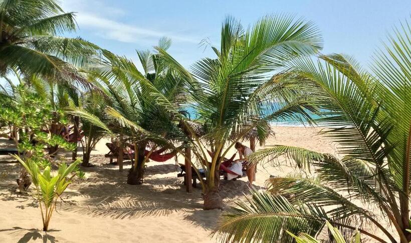 호텔 Ganesh Garden Beach Cabanas