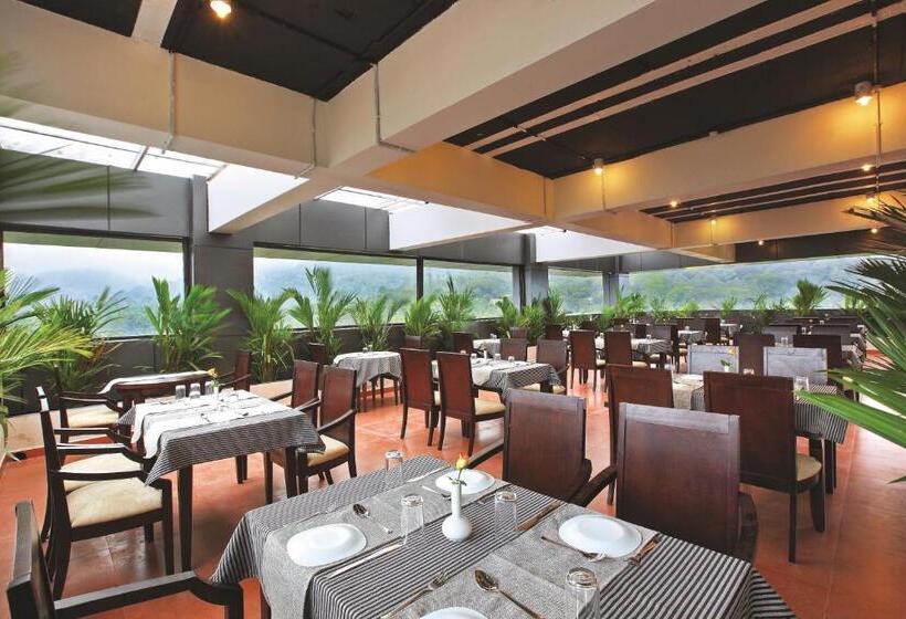 Holiday Vista Thekkady A Premium Hotel Near Periyar Wild Life Sanctuary With Sky View Pool