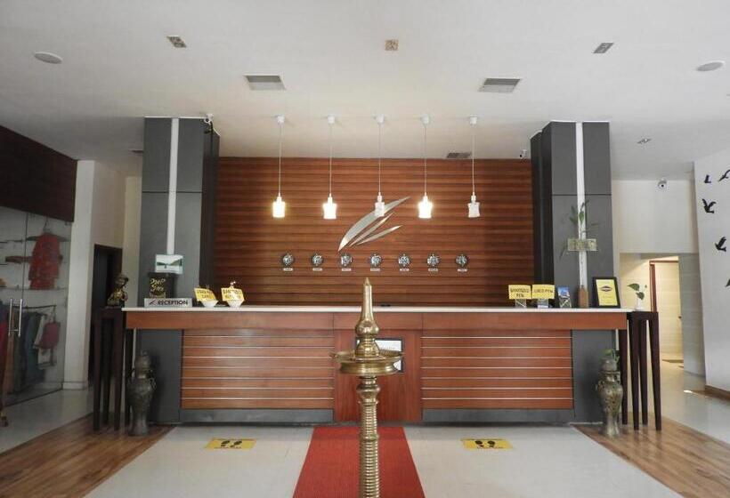 Holiday Vista Thekkady A Premium Hotel Near Periyar Wild Life Sanctuary With Sky View Pool