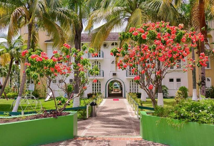 هتل Sandcastles Beach Resort