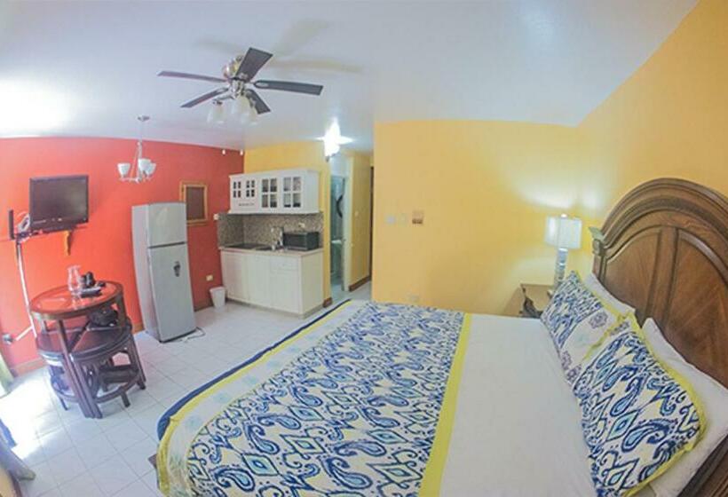 هتل Sandcastles Beach Resort