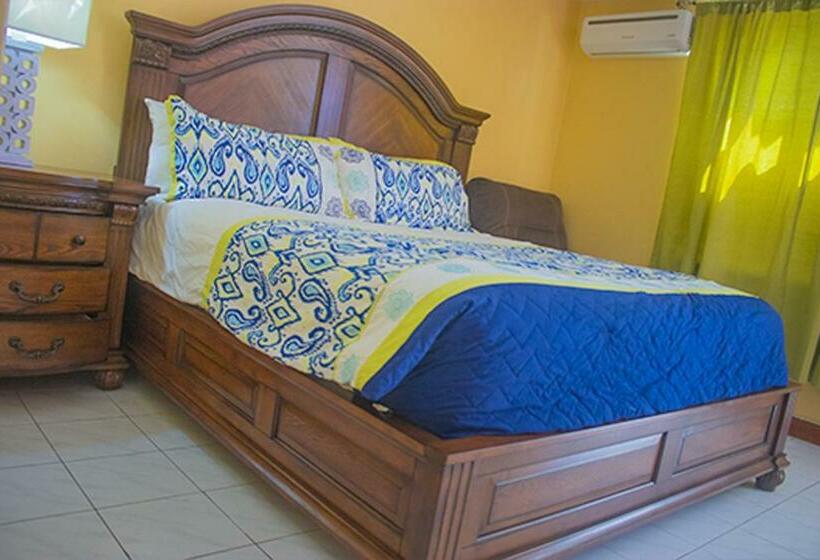 هتل Sandcastles Beach Resort