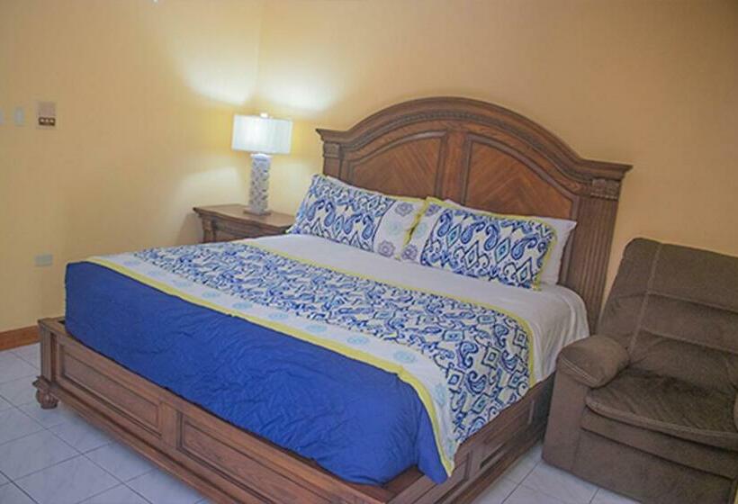 هتل Sandcastles Beach Resort