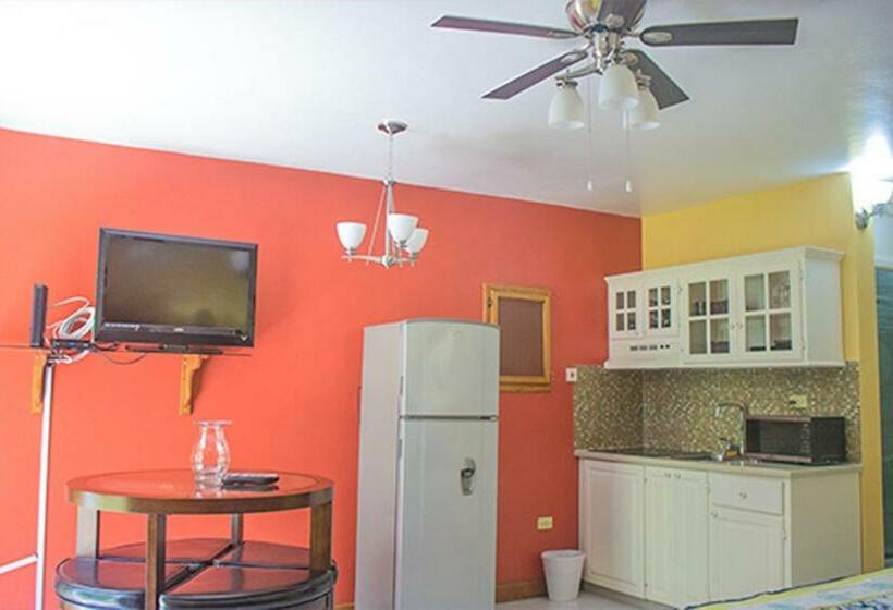 هتل Sandcastles Beach Resort