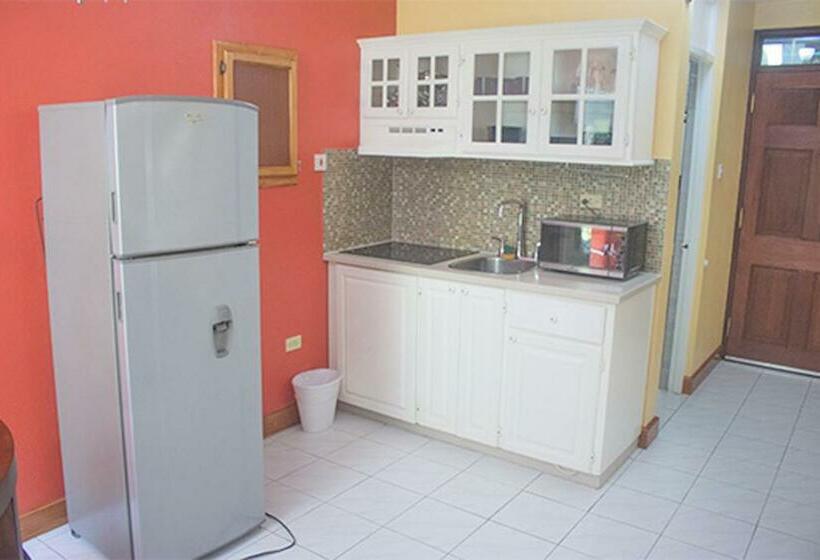 هتل Sandcastles Beach Resort