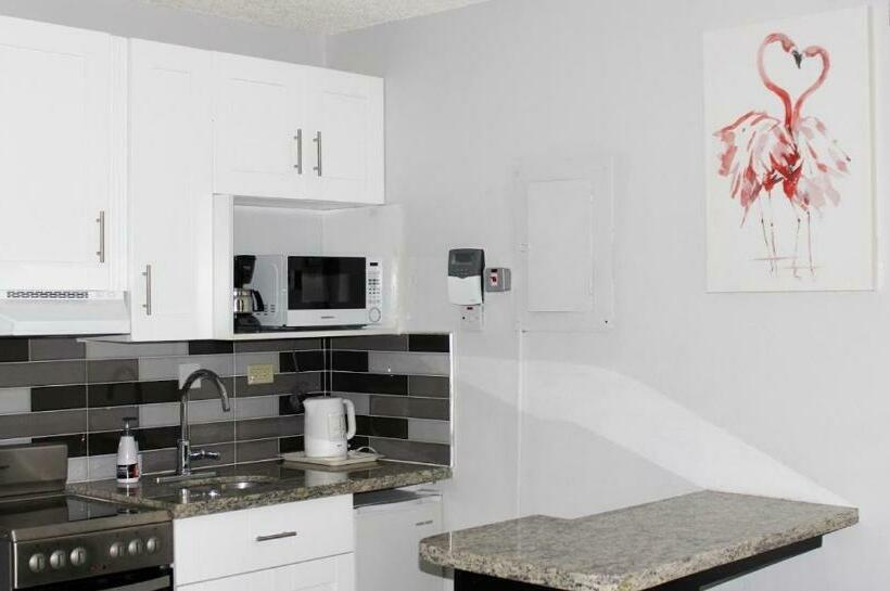 هتل Sandcastles Beach Resort