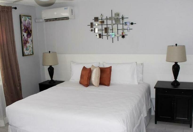 هتل Sandcastles Beach Resort