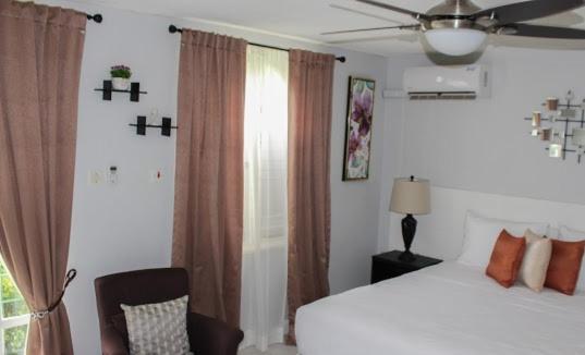 هتل Sandcastles Beach Resort