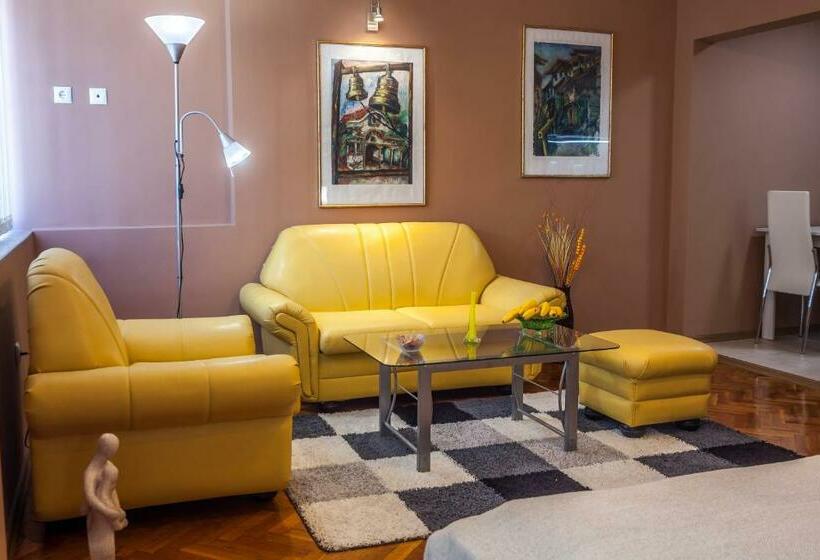 펜션 Panorama Top Floor Rooms In Hotel Tundzha