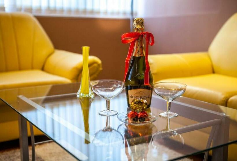 펜션 Panorama Top Floor Rooms In Hotel Tundzha