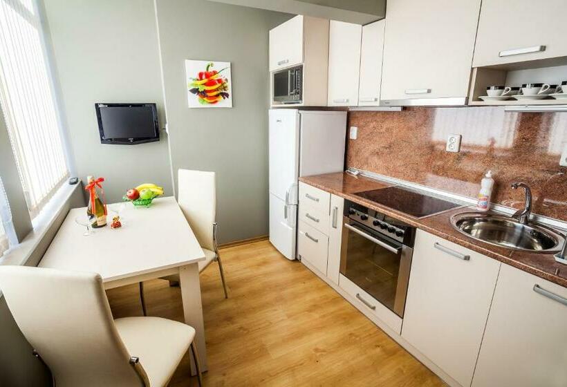 펜션 Panorama Top Floor Rooms In Hotel Tundzha