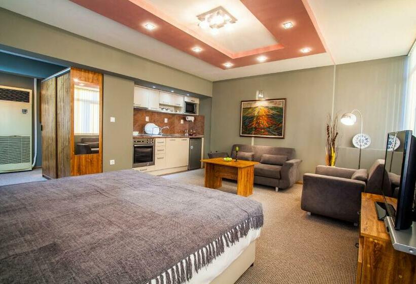 펜션 Panorama Top Floor Rooms In Hotel Tundzha