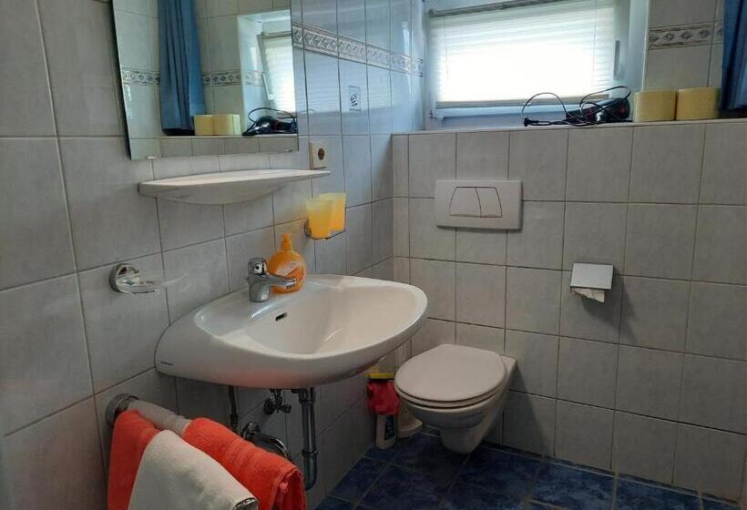 تختخواب و صبحانه Pension Steinadler