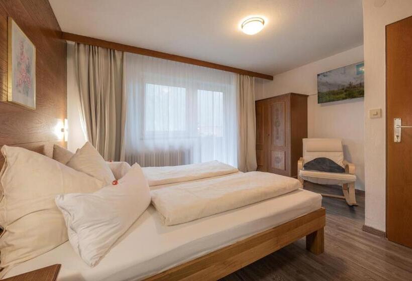 تختخواب و صبحانه Pension Steinadler