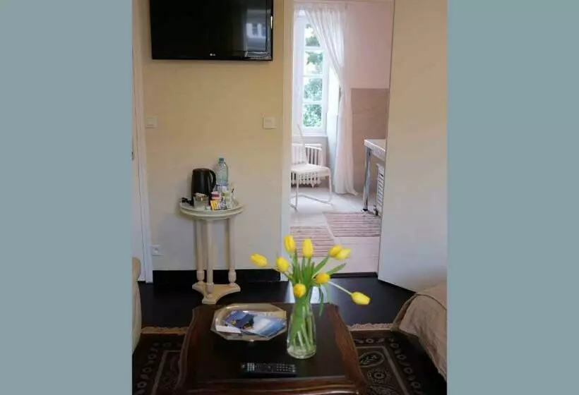 Aamiaismajoitus (B&B) Villa Mons