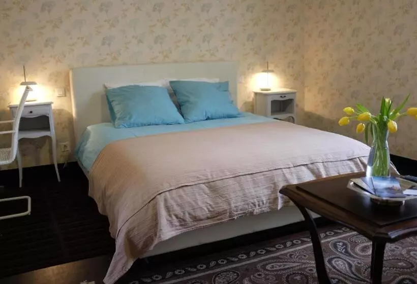 Aamiaismajoitus (B&B) Villa Mons