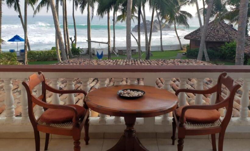 Hotel Rockside Cabanas