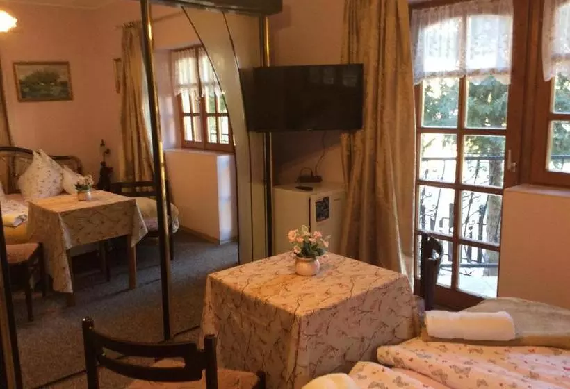 Ilona Kis Kastély Panzió