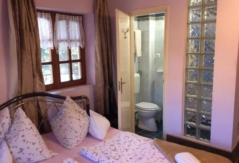 Ilona Kis Kastély Panzió