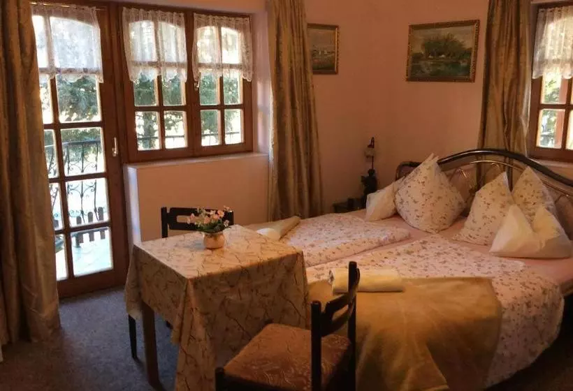 Ilona Kis Kastély Panzió