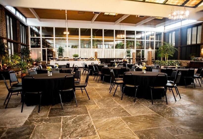 בית מלון כפרי Altoona Grand