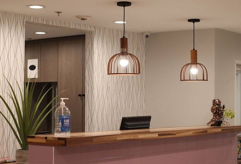 酒店 Arya Inn & Suites