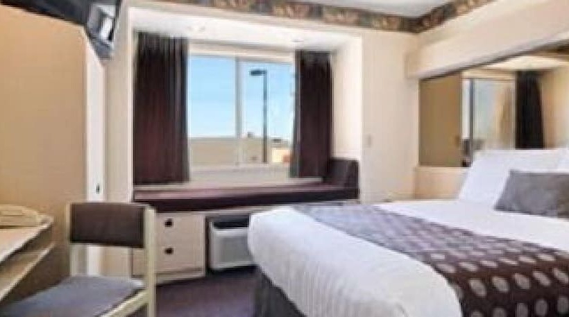 酒店 Arya Inn & Suites