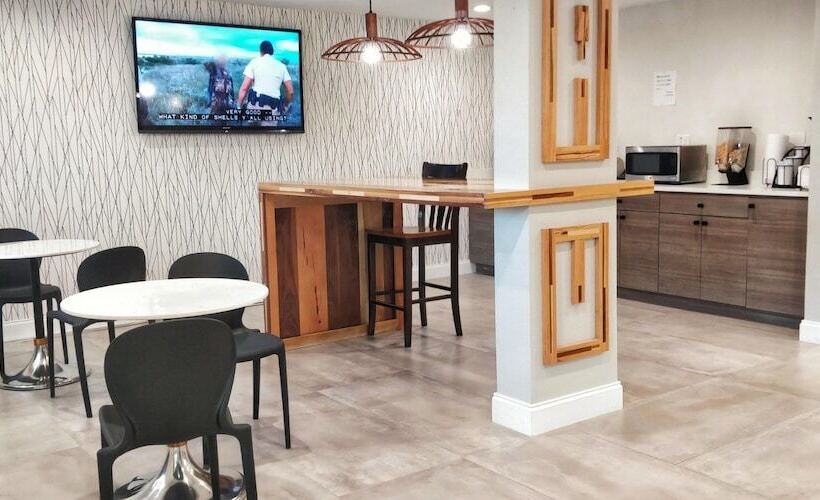 酒店 Arya Inn & Suites