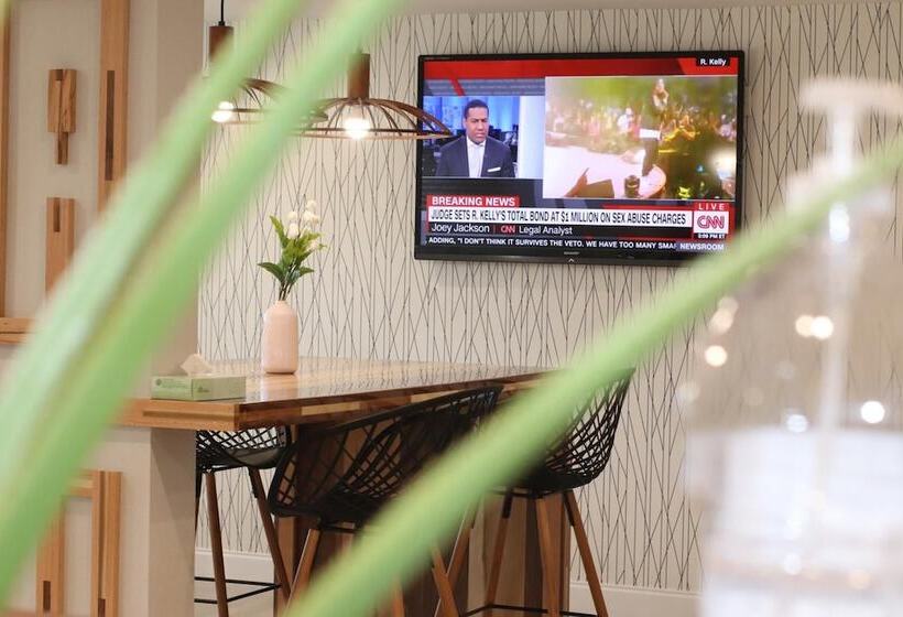 酒店 Arya Inn & Suites