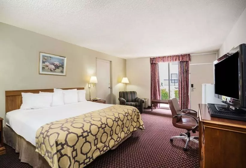 هتل Baymont By Wyndham Johnson City