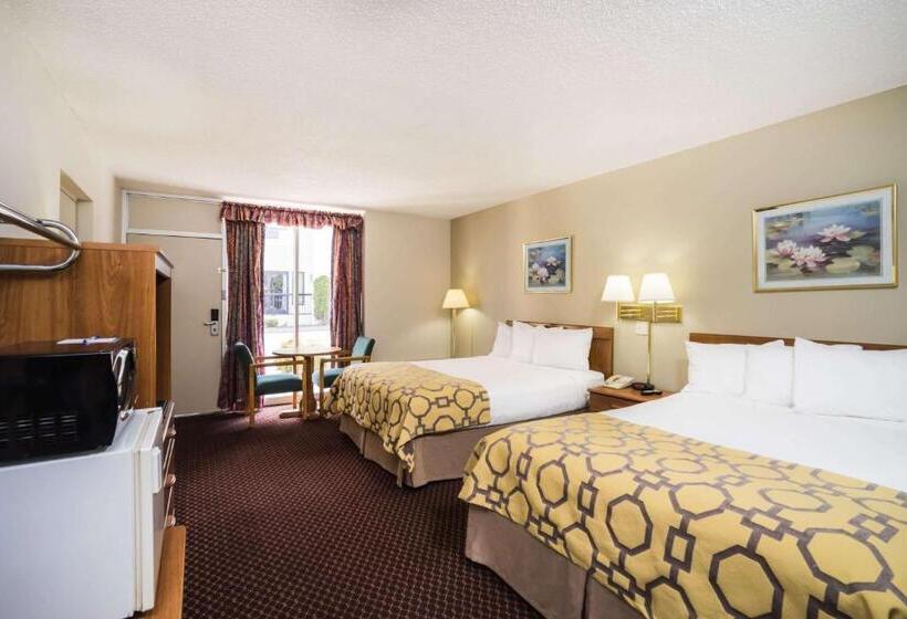 בית מלון כפרי Baymont By Wyndham Johnson City