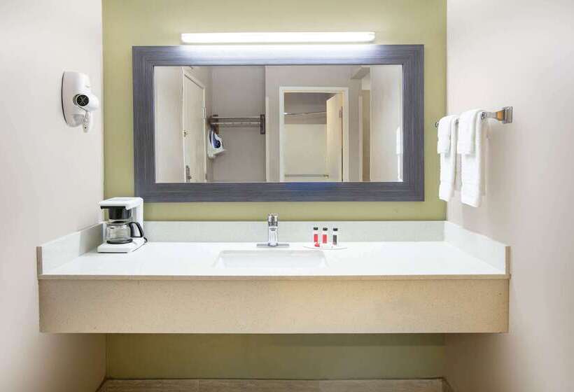 فندق Baymont By Wyndham Plano