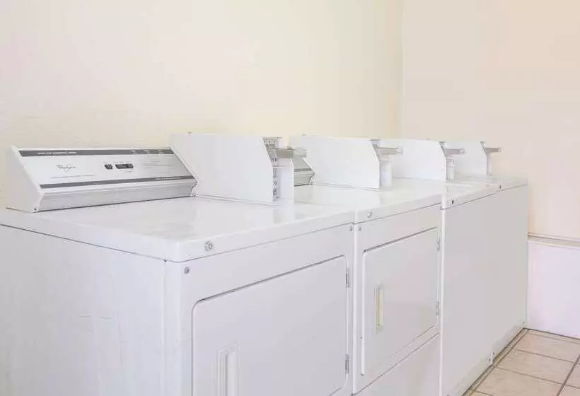 호텔 Days Inn & Suites By Wyndham Marshall