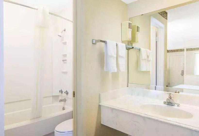 호텔 Days Inn & Suites By Wyndham Marshall