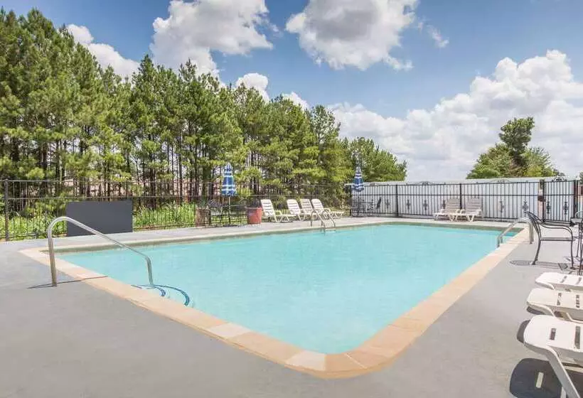 호텔 Days Inn & Suites By Wyndham Marshall