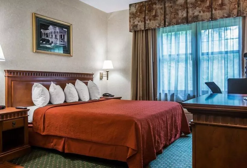 호텔 Econo Lodge Glens Falls Lake George