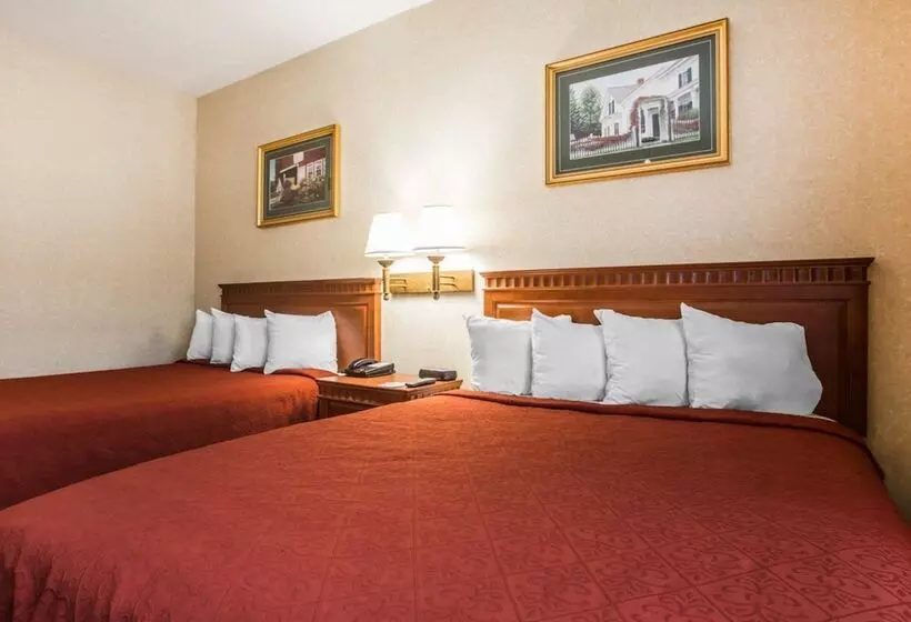 호텔 Econo Lodge Glens Falls Lake George