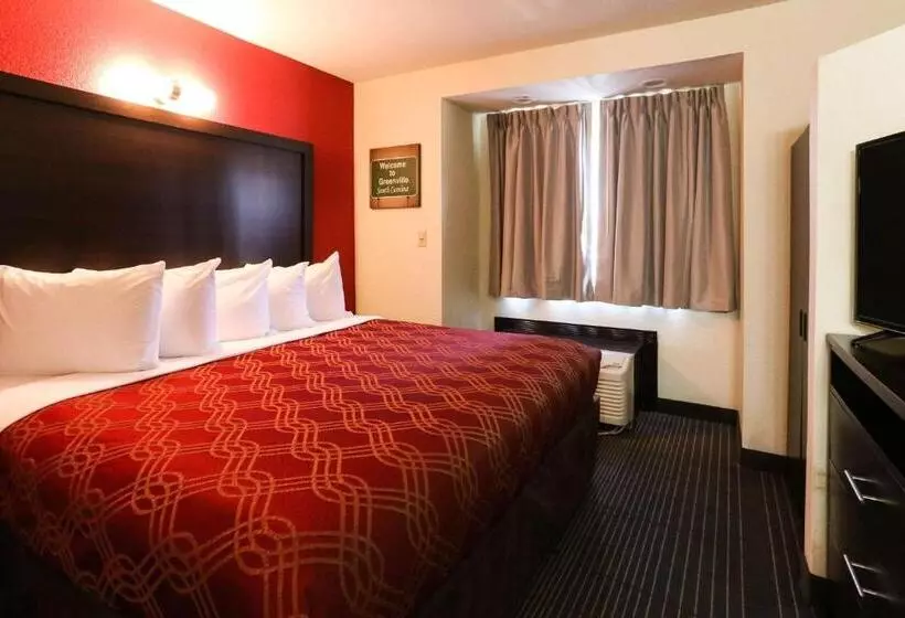 هتل Econo Lodge Inn & Suites