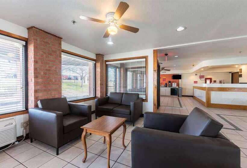 ホテル Econo Lodge Inn & Suites