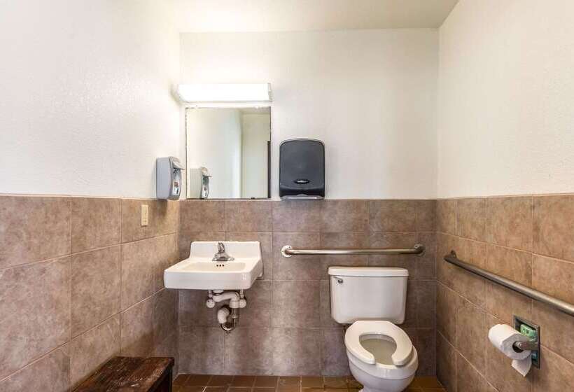 ホテル Econo Lodge Inn & Suites