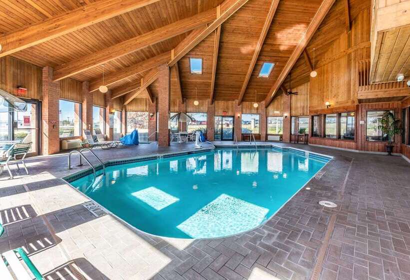 ホテル Econo Lodge Inn & Suites