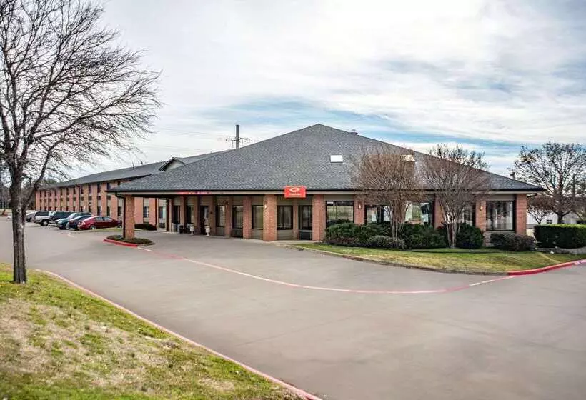 هتل Econo Lodge Inn & Suites