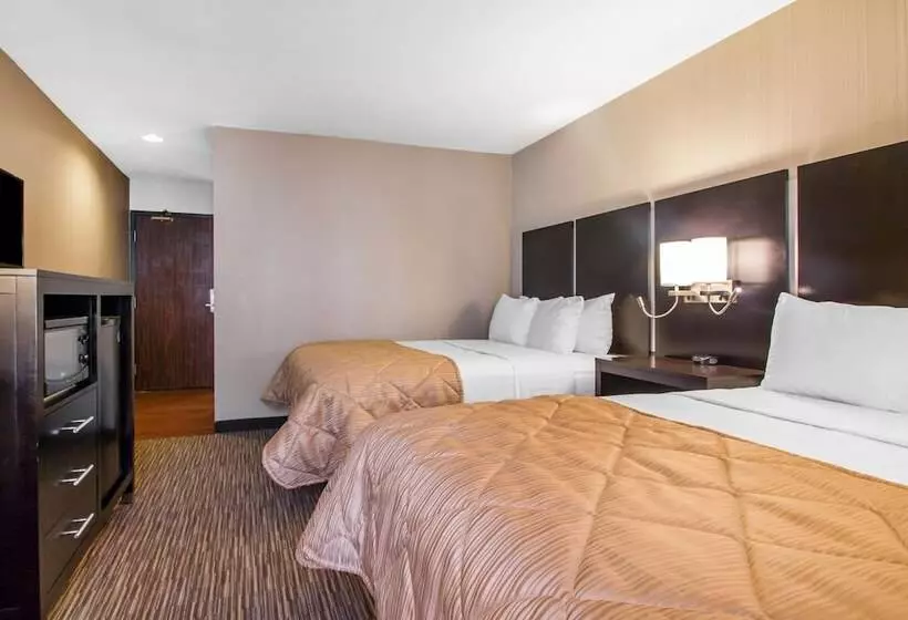 فندق Greenstay Inn & Suites Court View