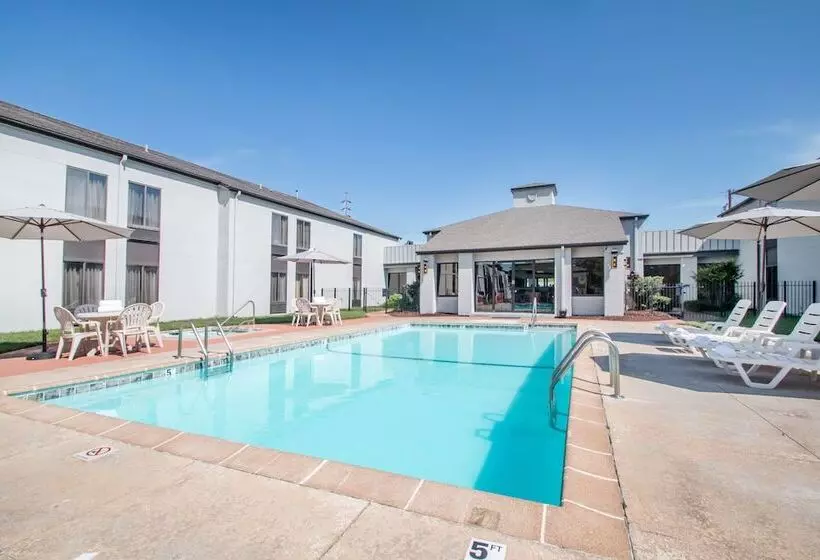 فندق Greenstay Inn & Suites Court View