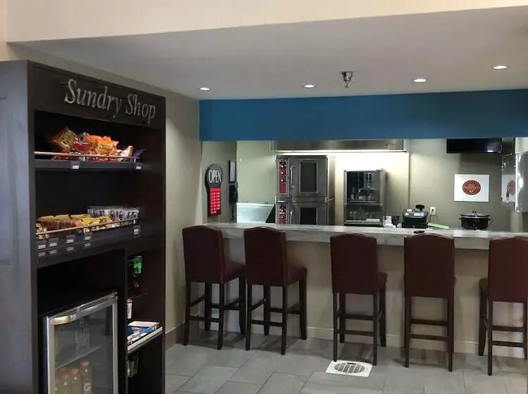 فندق Greenstay Inn & Suites Court View