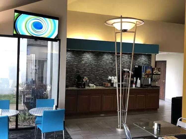 فندق Greenstay Inn & Suites Court View