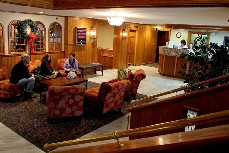 هتل Groton Inn & Suites